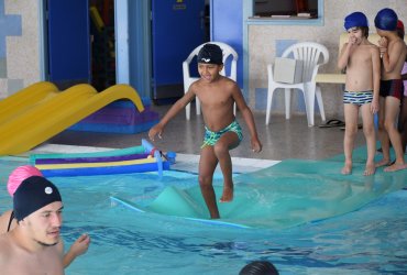 "LES CLASSES BLEUES" À LA PISCINE